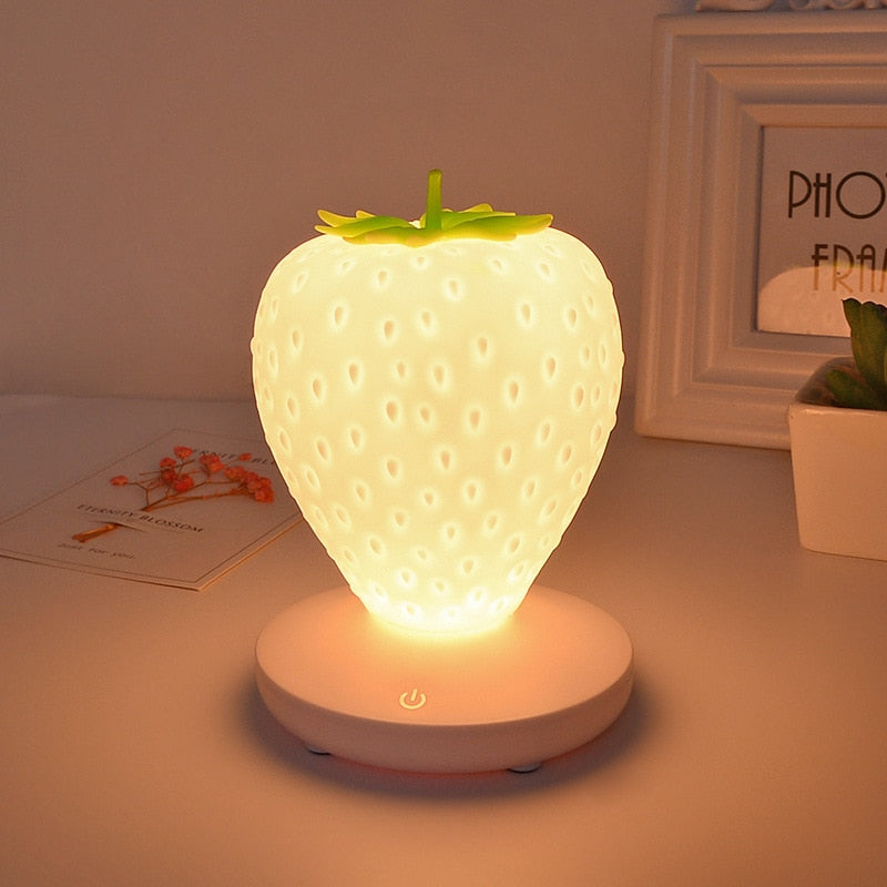Luz Nocturna de Fresa USB – Lámpara LED de Silicona Suave con Control Táctil | Night Light Recargable para Dormitorio Infantil